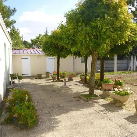 Maison De 3 Pieces, 4 Couchages A 1000 M De L'ocean, Cadre Paisible Avec Cour Et Parking - Fr-1-224c-63 * Saint-Jean-de-Monts