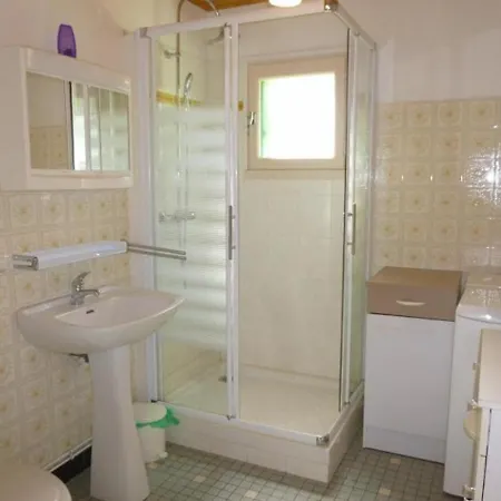 Holiday home Maison De 3 Pieces, 4 Couchages A 1000 M De L'ocean, Cadre Paisible Avec Cour Et Parking - Fr-1-224c-63
