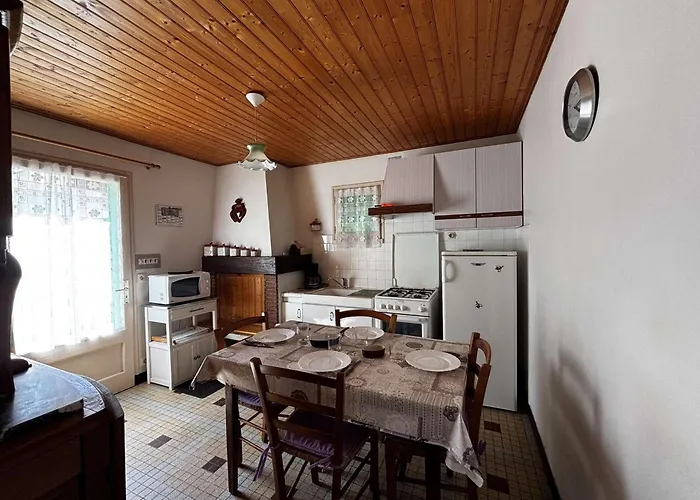 Tatil Evi Maison De 3 Pieces, 4 Couchages A 1000 M De L'ocean, Cadre Paisible Avec Cour Et Parking - Fr-1-224c-63